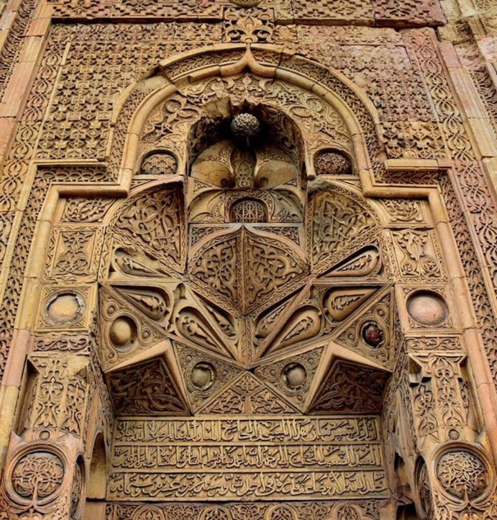 Divriği Great Mosque and Hospital: A Mengujekid Monument in Turkey 1 Divriği Great Mosque and Hospital