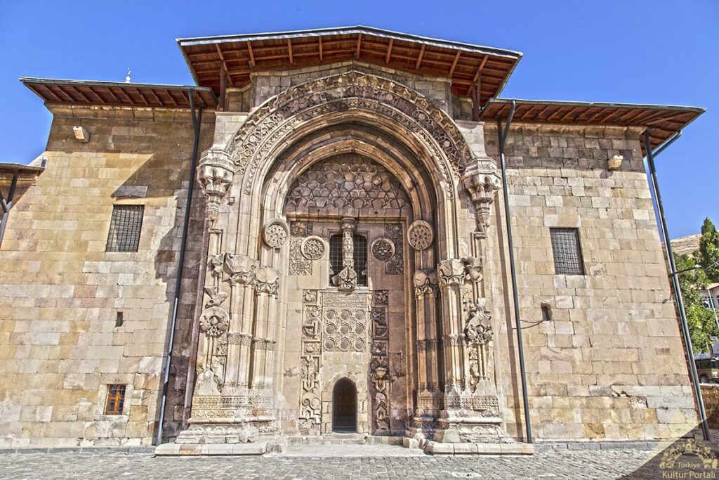 Divriği Great Mosque and Hospital: A Mengujekid Monument in Turkey 2 Divriği Great Mosque and Hospital