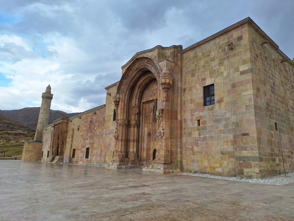 Divriği Great Mosque and Hospital: A Mengujekid Monument in Turkey 4 Divriği Great Mosque and Hospital