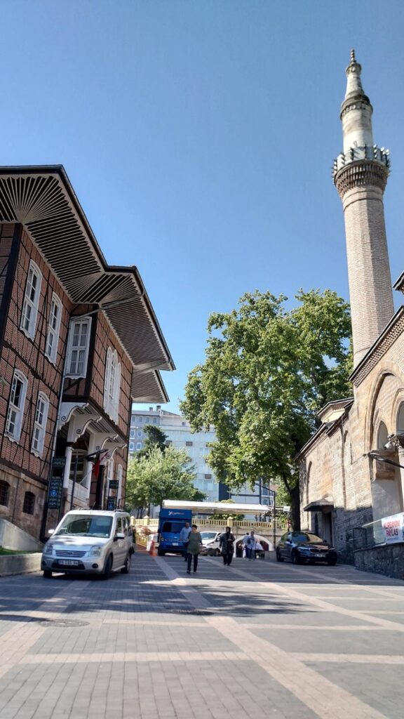 Orhan Gazi Mosque: An Early Ottoman Religious Complex in Bursa 4 Orhan Gazi Mosque