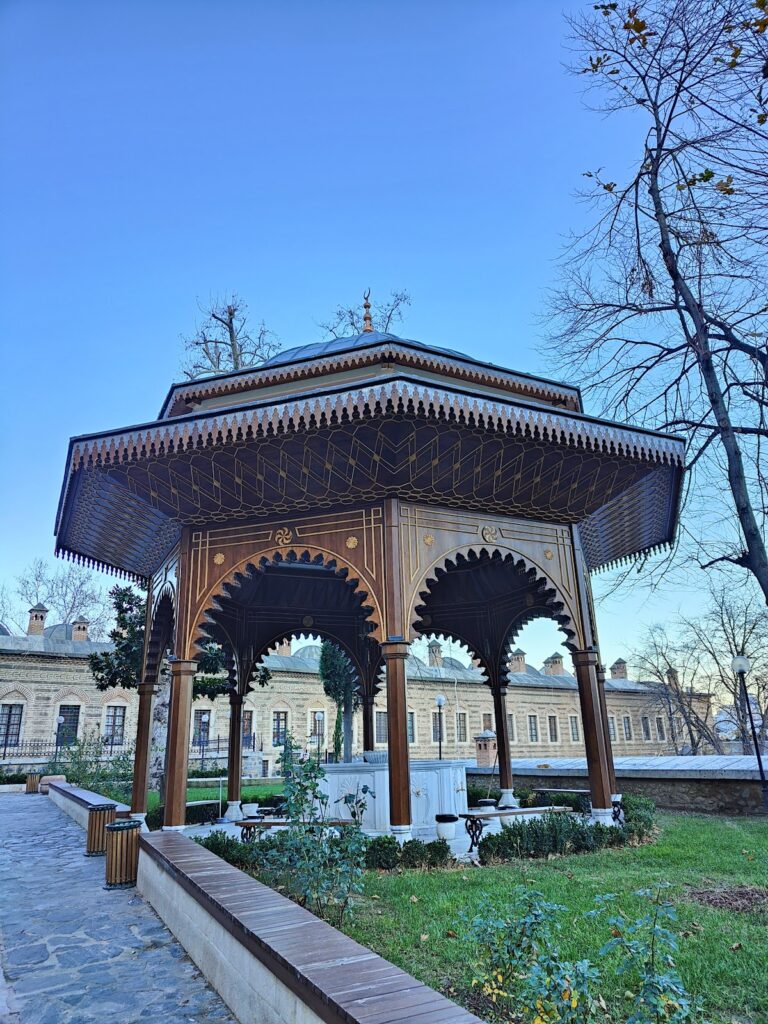 Orhan Gazi Mosque: An Early Ottoman Religious Complex in Bursa 5 Orhan Gazi Mosque