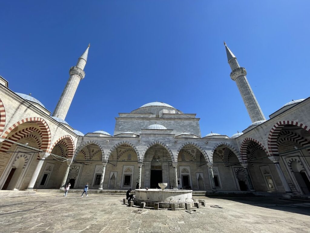 Sultan Bayezid II Complex: An Ottoman Medical and Charitable Foundation in Edirne 5 Sultan Bayezid II Complex