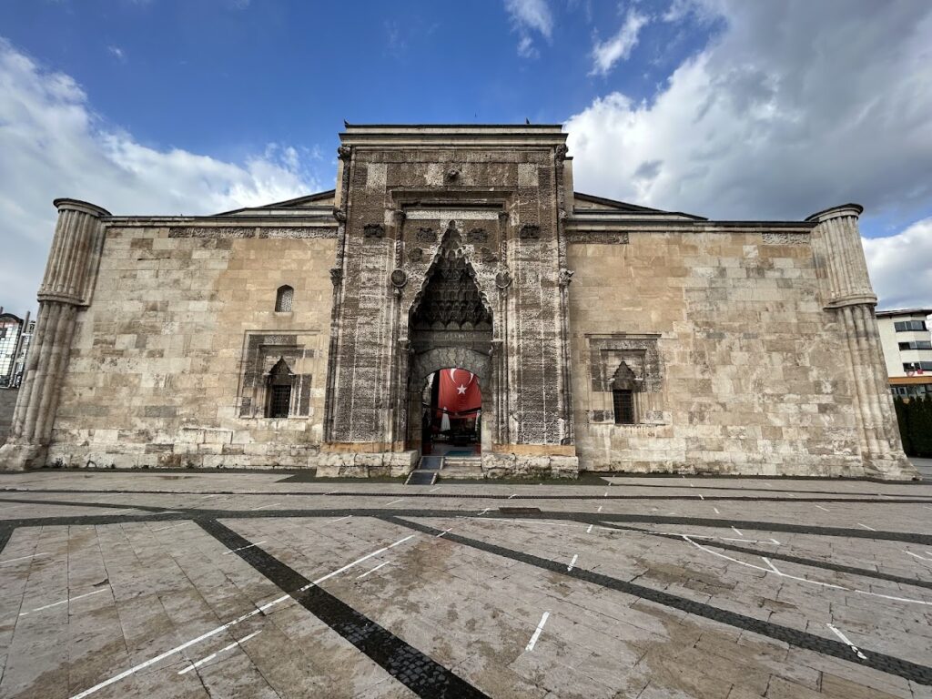 Buruciye Medresesi: A Seljuk Islamic Educational Institution in Sivas 2 Buruciye Medresesi
