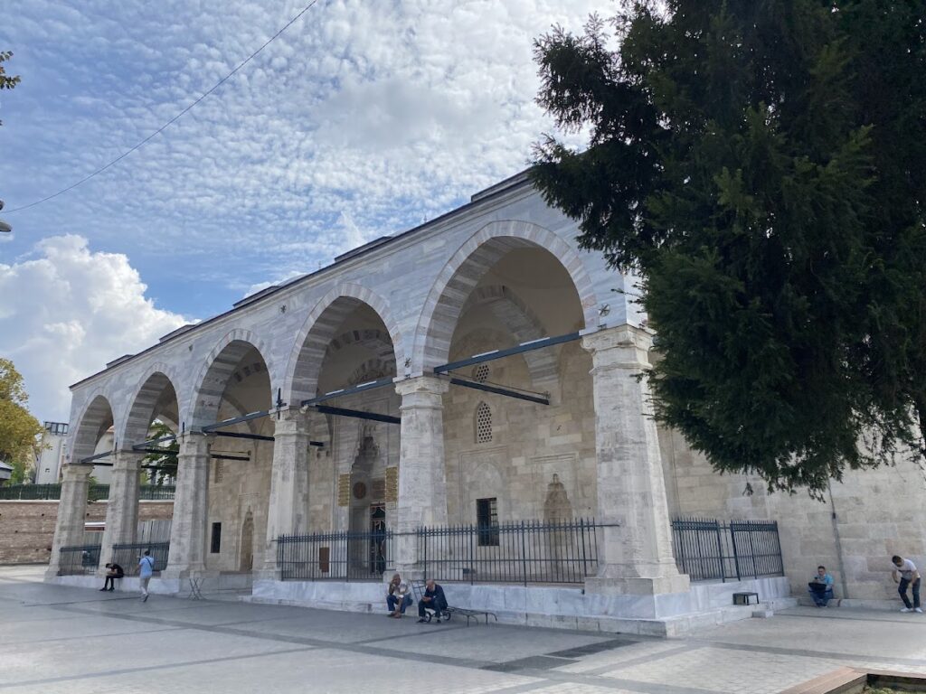 Mahmut Pasha Mosque: An Early Ottoman Mosque Complex in Istanbul 2 Mahmut Pasha Mosque