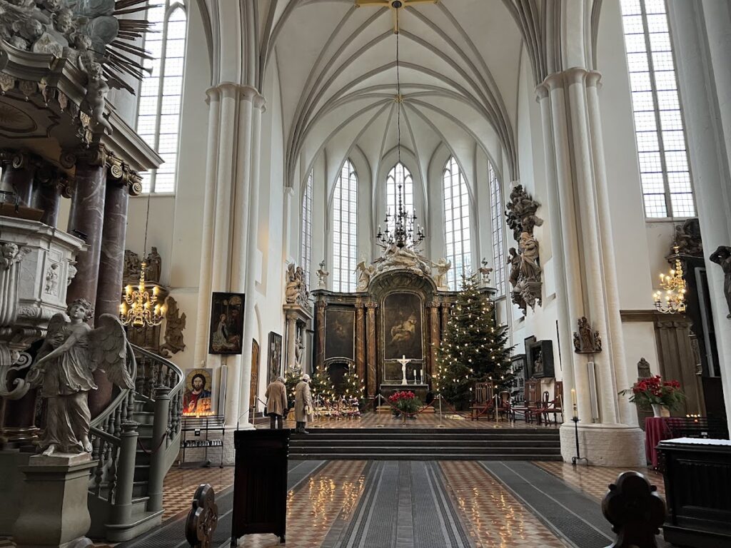 Marienkirche in Berlin-Mitte: A Medieval Urban Parish Church 2 Marienkirche (Berlin-Mitte)