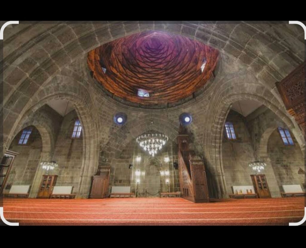 Erzurum Mosque: A Seljuk-Era Friday Mosque in Türkiye 2 Erzurum Mosque