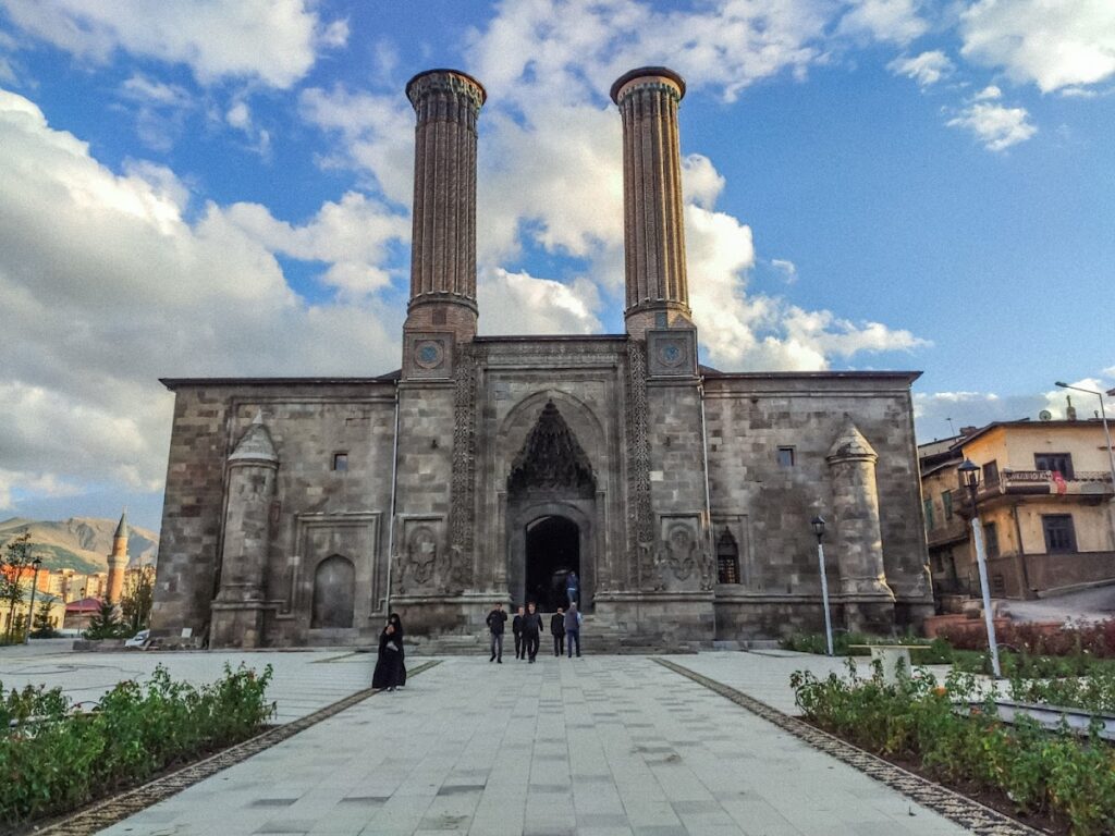 Erzurum Mosque: A Seljuk-Era Friday Mosque in Türkiye 4 Erzurum Mosque