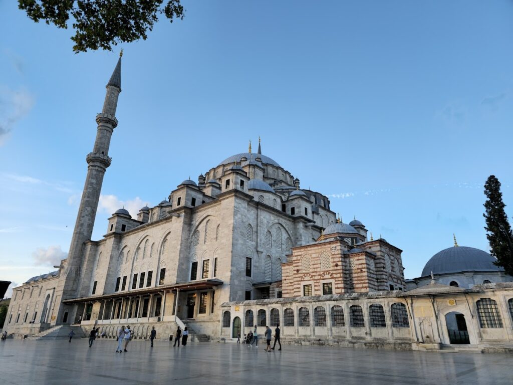 Fatih Istanbul Mosque: An Ottoman Imperial Mosque and Religious Complex 2 Fatih Istanbul Mosque