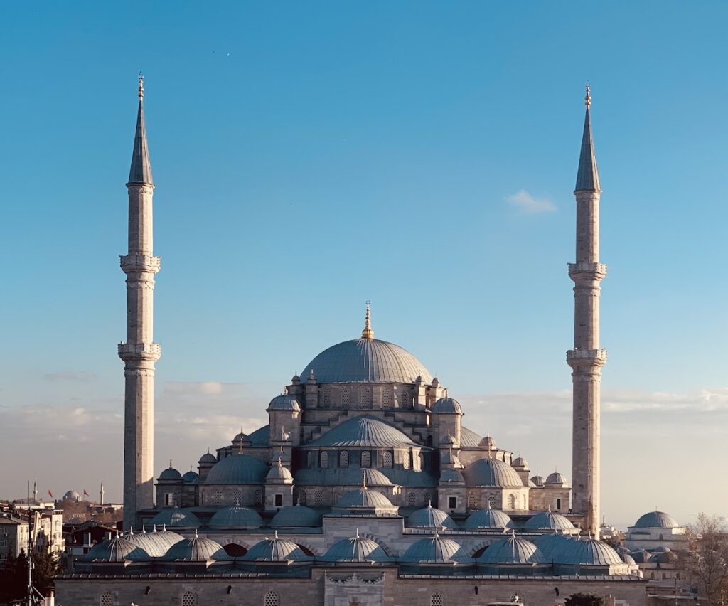 Fatih Istanbul Mosque: An Ottoman Imperial Mosque and Religious Complex 3 Fatih Istanbul Mosque