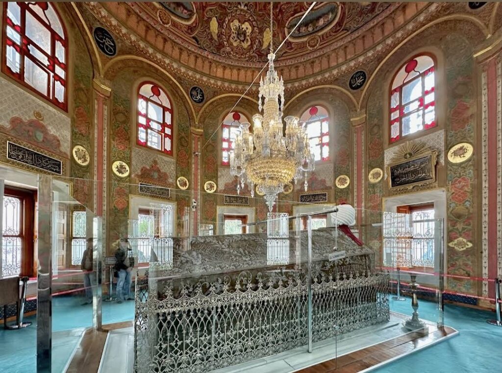 Fatih Istanbul Mosque: An Ottoman Imperial Mosque and Religious Complex 4 Fatih Istanbul Mosque