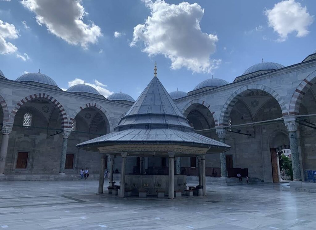 Fatih Istanbul Mosque: An Ottoman Imperial Mosque and Religious Complex 5 Fatih Istanbul Mosque