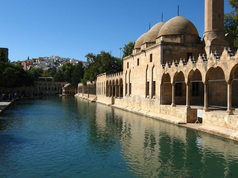 Balıklıgöl: Sacred Pools and Religious Heritage in Türkiye