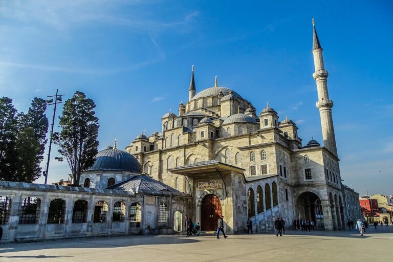 Eyüp Sultan Mosque: An Ottoman Mosque and Pilgrimage Complex in Istanbul