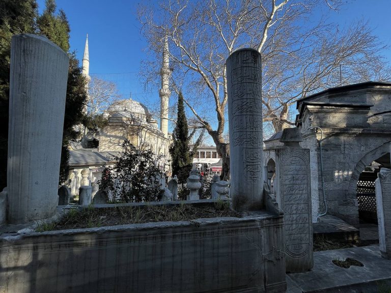 Eyüp Sultan Mosque: An Ottoman Mosque and Pilgrimage Complex in Istanbul