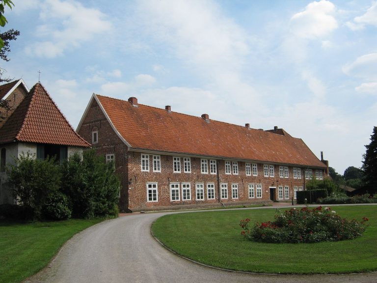 Neuenwalde Convent: A Lutheran Damsels’ Convent in Germany