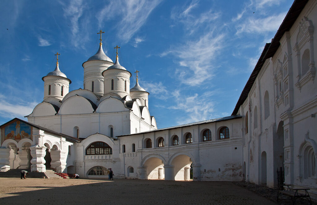 Spaso-Prilutsky Monastery: A Historic Russian Orthodox Monastery in Vologda 2 Spaso-Prilutsky Monastery