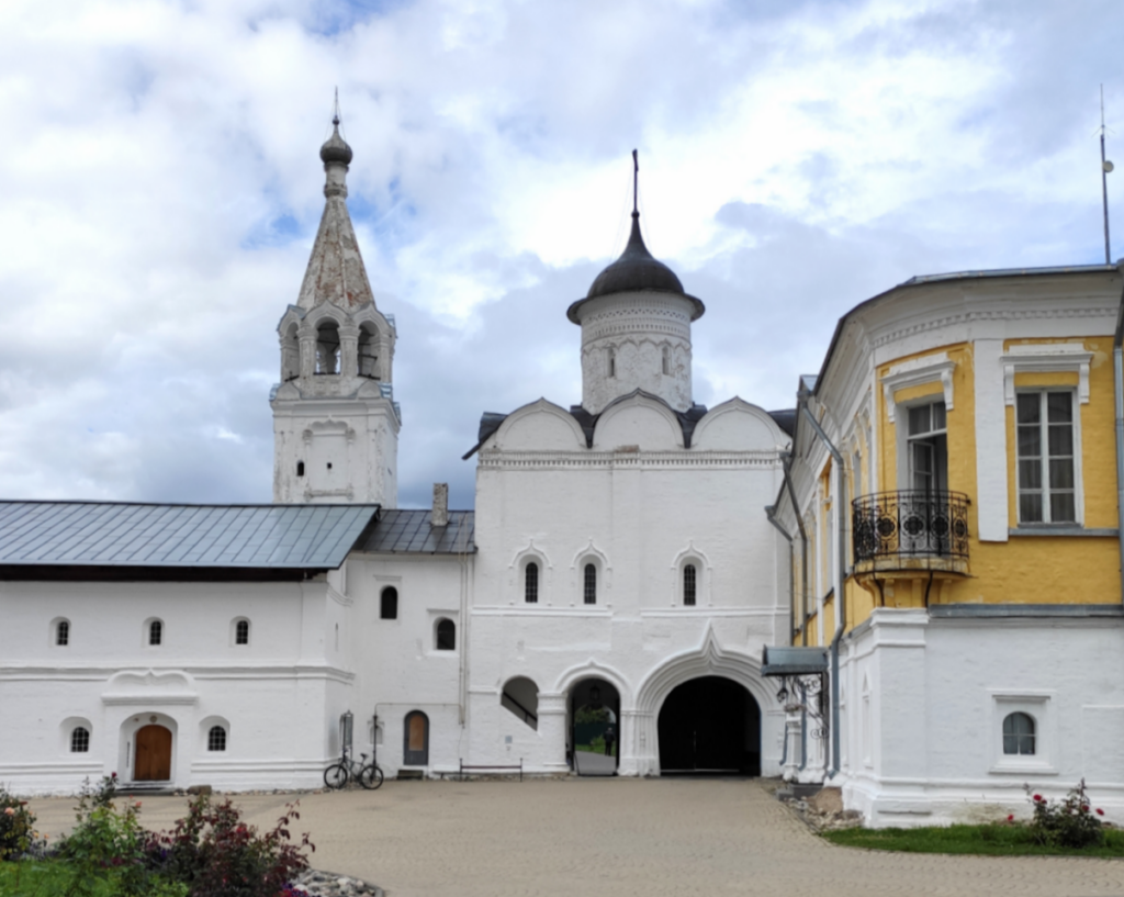 Spaso-Prilutsky Monastery: A Historic Russian Orthodox Monastery in Vologda 4 Spaso-Prilutsky Monastery