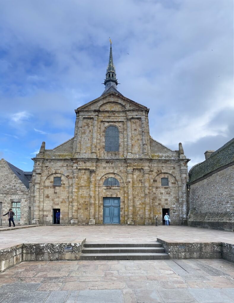 Mont-Saint-Michel Abbey: A Monastic and Fortified Sanctuary in France 5 Mont-Saint-Michel Abbey