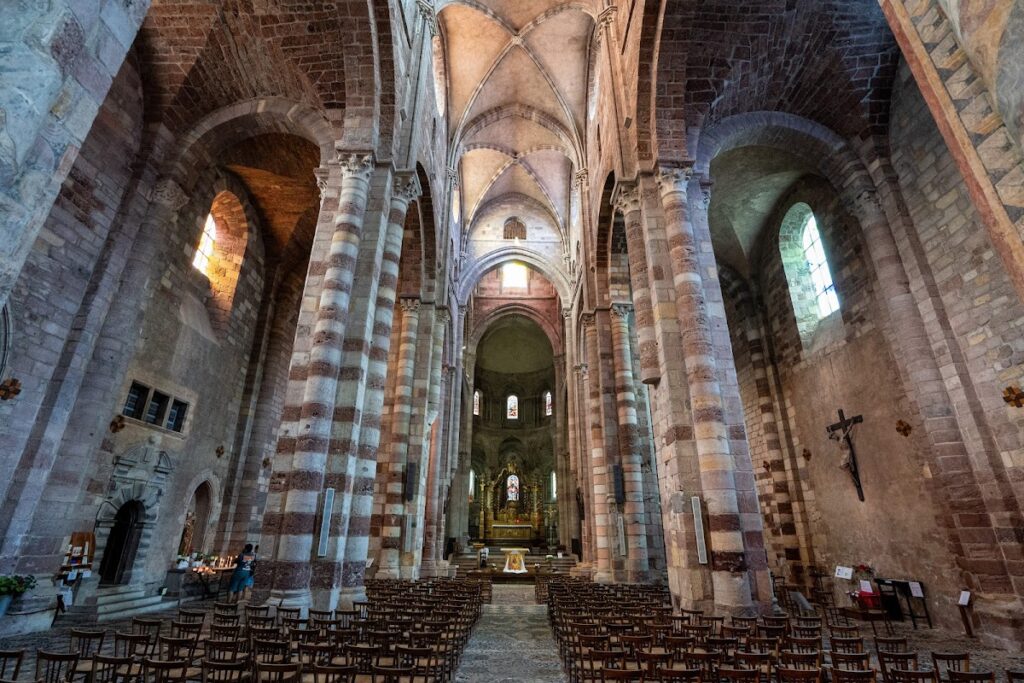 Basilica of Saint-Julien in Brioude: An Auvergne Romanesque Pilgrimage Church 2 Basilique Saint-Julien (Brioude, France)