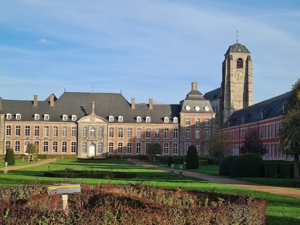 Bonne-Espérance Abbey: A Premonstratensian Monastic and Educational Complex in Belgium 1 Bonne-Espérance Abbey
