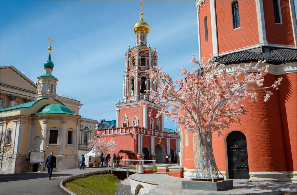 Vysokopetrovsky Monastery: A Historic Russian Orthodox Monastery in Moscow 1 Vysokopetrovsky Monastery