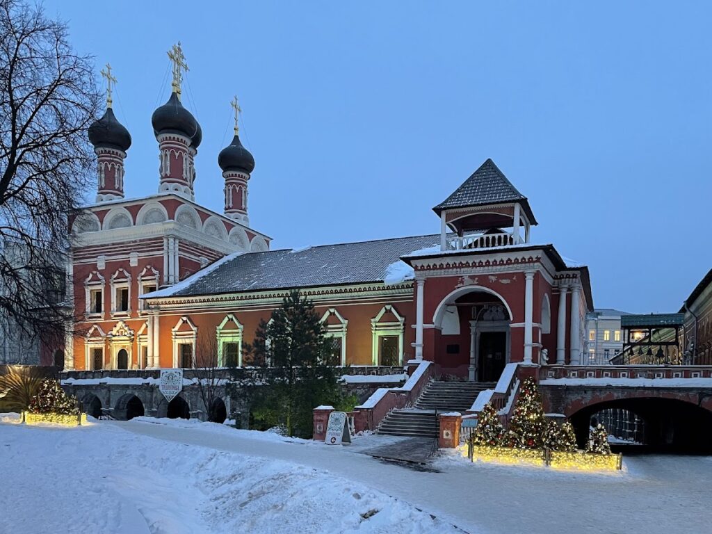 Vysokopetrovsky Monastery: A Historic Russian Orthodox Monastery in Moscow 2 Vysokopetrovsky Monastery