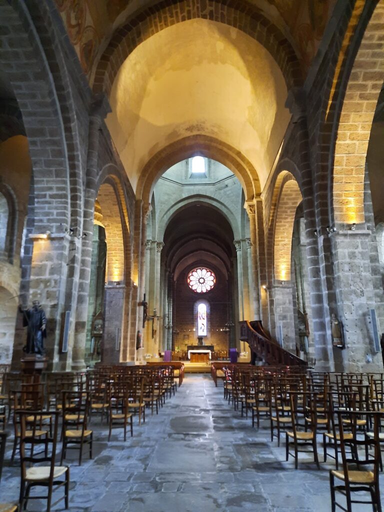 Collégiale Saint-Junien: A Romanesque Collegiate Church in France 2 Collégiale Saint-Junien