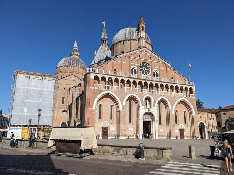 Basilica of Saint Anthony of Padua: A Franciscan Pilgrimage Shrine in Italy