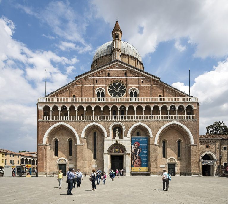 Basilica of Saint Anthony of Padua: A Franciscan Pilgrimage Shrine in Italy
