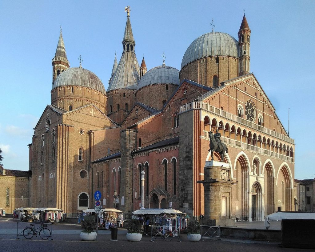 Basilica of Saint Anthony of Padua: A Franciscan Pilgrimage Shrine in Italy 4 Basilica of Saint Anthony of Padua