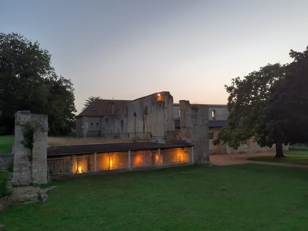 Saint-Arnoul Priory in Crépy-en-Valois: A Medieval Cluniac Monastery 2 prieuré Saint-Arnoul de Crépy-en-Valois
