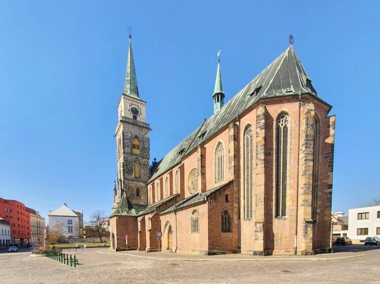 Saint Giles Church, Nymburk: A Gothic Brick Parish Church in Czechia