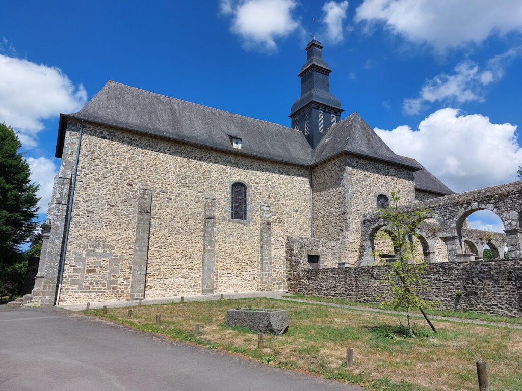 Abbaye Notre-Dame du Tronchet: A Benedictine Monastery in Brittany 1 Abbaye Notre-Dame du Tronchet