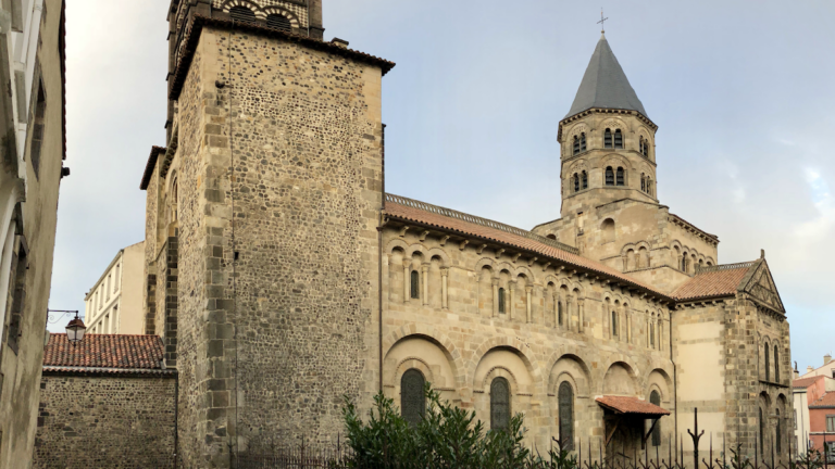 Basilica of Notre-Dame du Port: A Romanesque Pilgrimage Church in Clermont-Ferrand