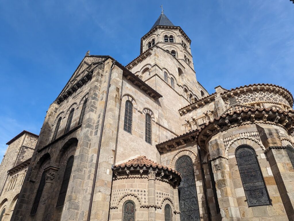 Basilica of Notre-Dame du Port: A Romanesque Pilgrimage Church in Clermont-Ferrand 2 Basilica of Notre-Dame du Port