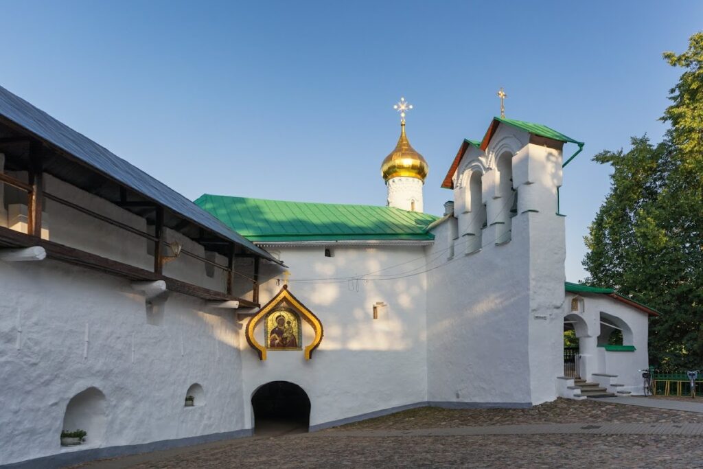 Pskovo-Pechersky Dormition Monastery: A Historic Orthodox Fortress Monastery in Russia 4 Pskovo-Pechersky Dormition Monastery