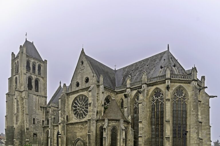 Église Notre-Dame de Chambly: A Rayonnant Gothic Parish Church in France