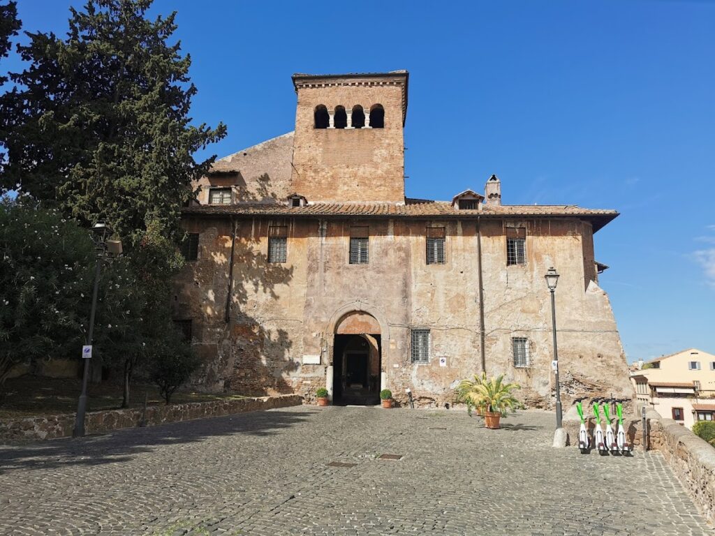 Santi Quattro Coronati: A Monastic Basilica and Fortified Medieval Complex in Rome 2 Santi Quattro Coronati