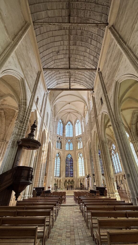 Église Saint-Sulpice de Saint-Sulpice-de-Favières: A Rayonnant Gothic Pilgrimage Church in France 2 Église Saint-Sulpice de Saint-Sulpice-de-Favières