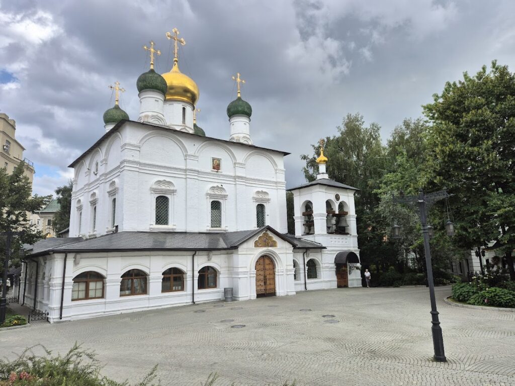 Sretensky Monastery: An Orthodox Monastic Complex in Moscow 2 Sretensky Monastery