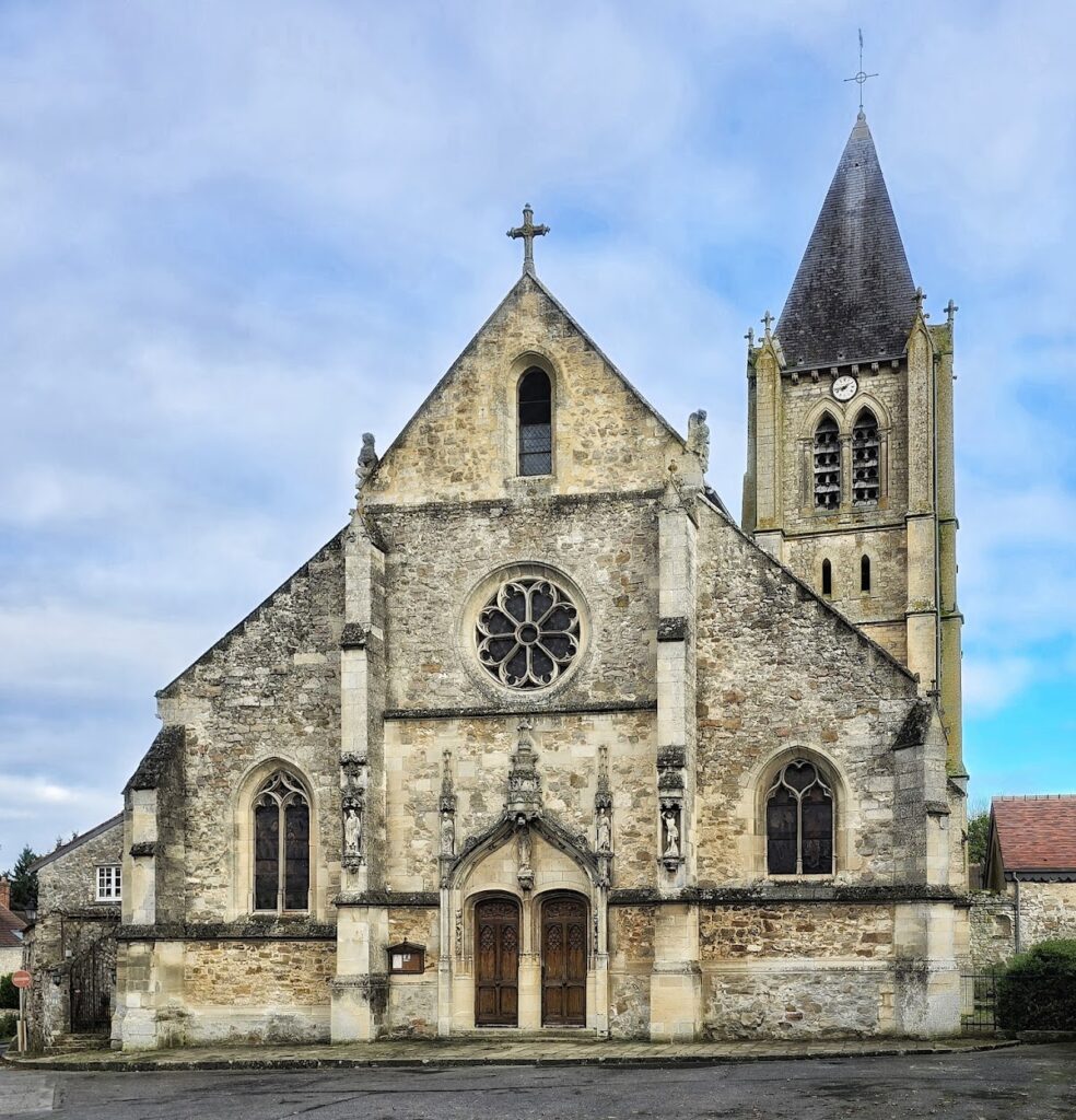 Église Saint-Martin d'Ermenonville: A Historic Parish Church in France 1 Eglise Saint-Martin d'Ermenonville