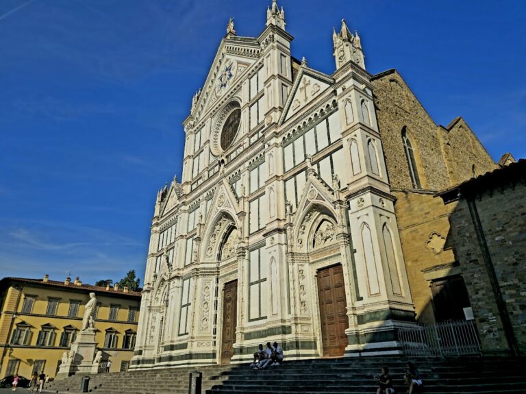 Basilica of Santa Croce: A Franciscan Church and National Pantheon in Florence