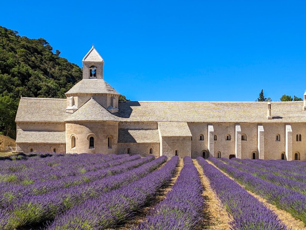 Sénanque Abbey: A Cistercian Monastery in Provence 1 Sénanque Abbey