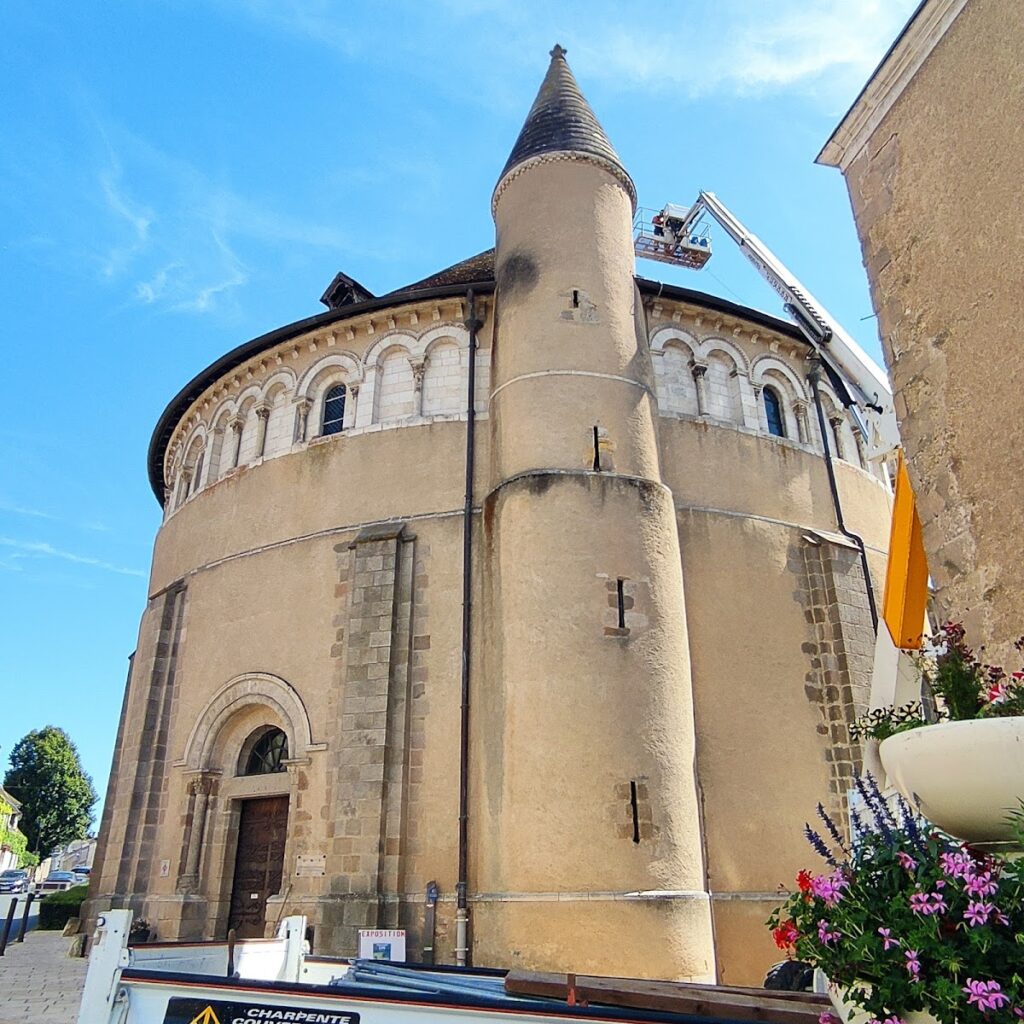 église Saint-Étienne de Neuvy-Saint-Sépulchre: A Romanesque Holy Sepulchre Church in France 1 église Saint-Étienne de Neuvy-Saint-Sépulchre
