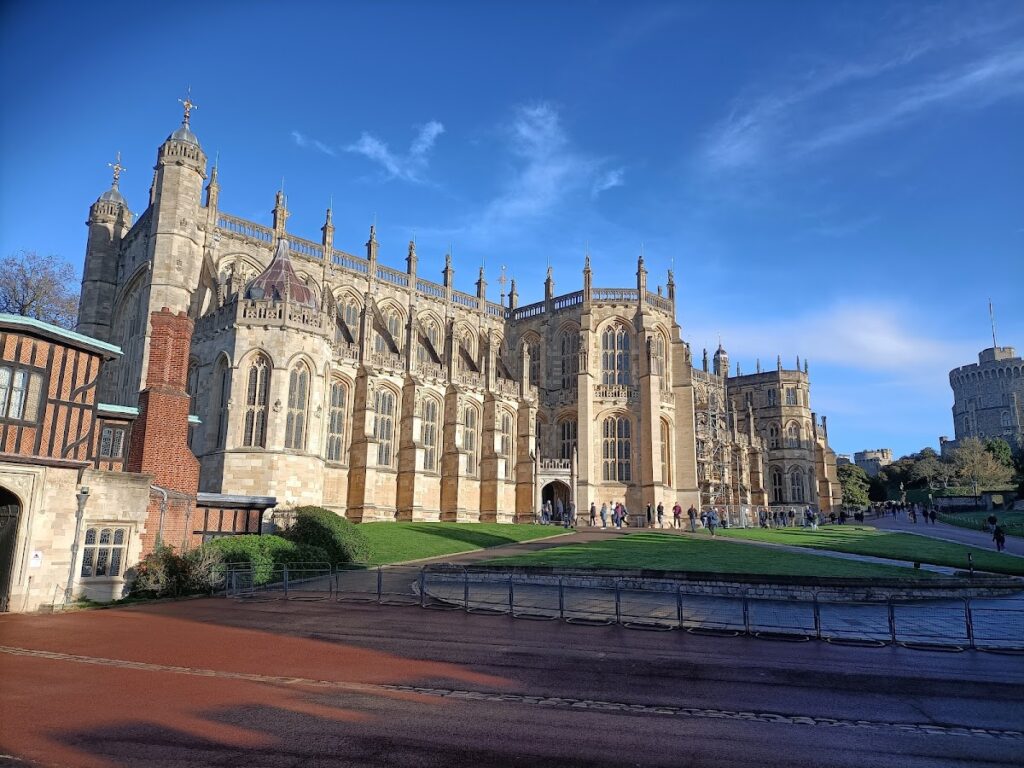 St George’s Chapel, Windsor: Royal Chapel and Home of the Order of the Garter 1 St George's Chapel, Windsor