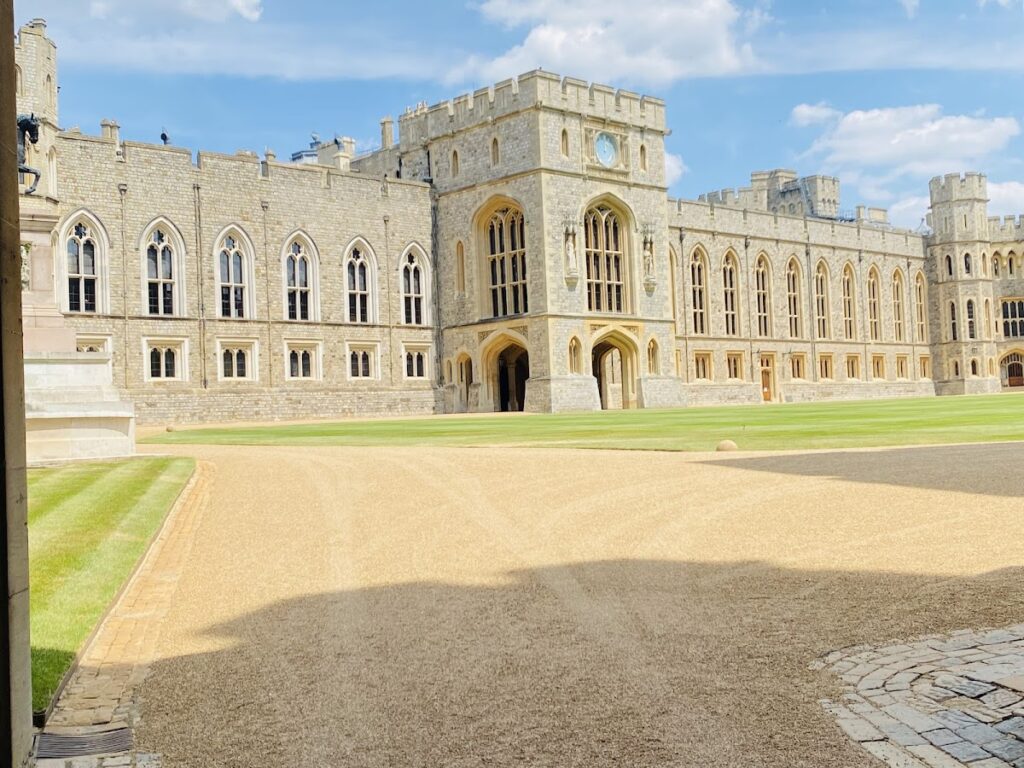 St George’s Chapel, Windsor: Royal Chapel and Home of the Order of the Garter 3 St George's Chapel, Windsor