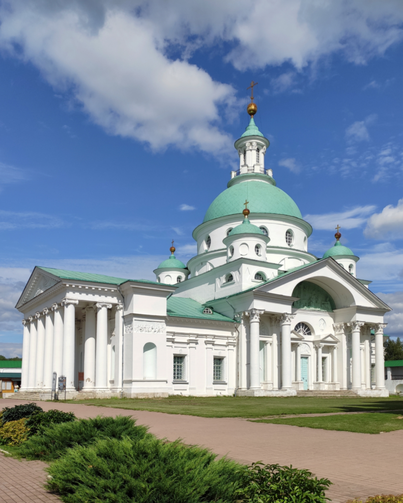 Spaso-Yakovlevsky Monastery: An Eastern Orthodox Monastic Complex in Rostov Veliky 1 Spaso-Yakovlevsky Monastery