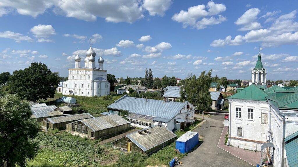 Spaso-Yakovlevsky Monastery: An Eastern Orthodox Monastic Complex in Rostov Veliky 3 Spaso-Yakovlevsky Monastery