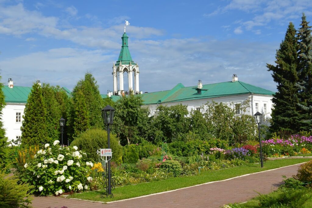 Spaso-Yakovlevsky Monastery: An Eastern Orthodox Monastic Complex in Rostov Veliky 4 Spaso-Yakovlevsky Monastery