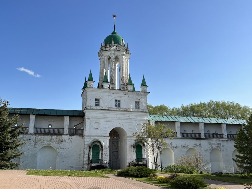 Spaso-Yakovlevsky Monastery: An Eastern Orthodox Monastic Complex in Rostov Veliky 5 Spaso-Yakovlevsky Monastery